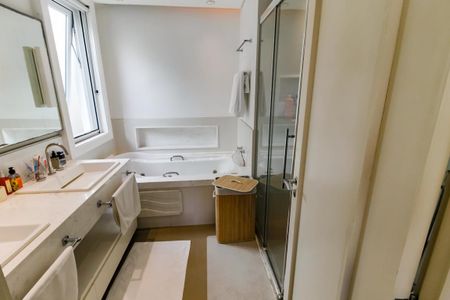 Casa de condomínio à venda com 460m², 4 quartos e 4 vagasBanheiro da Suíte 3