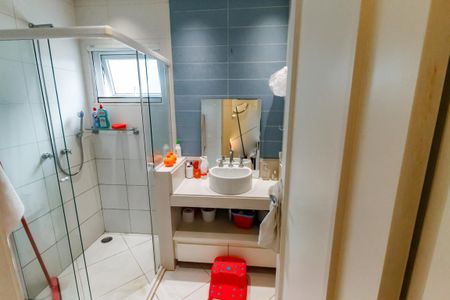 Casa de condomínio à venda com 460m², 4 quartos e 4 vagasBanheiro da Suíte 2