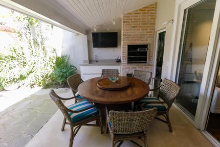 Casa de condomínio à venda com 460m², 4 quartos e 4 vagasÁrea gourmet - churrasqueira