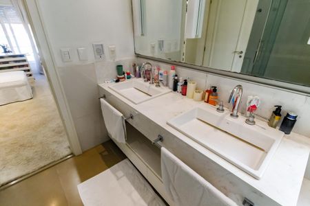 Casa de condomínio à venda com 460m², 4 quartos e 4 vagasBanheiro da Suíte 3