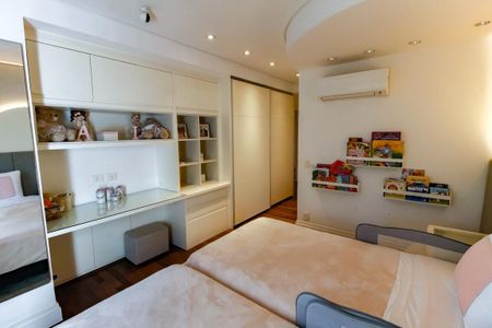 Casa de condomínio à venda com 460m², 4 quartos e 4 vagasSuíte 2