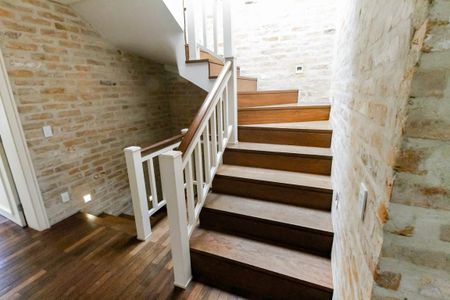 Casa de condomínio à venda com 460m², 4 quartos e 4 vagasEscada acesso