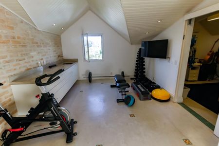 Casa de condomínio à venda com 460m², 4 quartos e 4 vagasAcademia