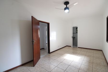Casa de condomínio para alugar com 192m², 3 quartos e 2 vagasSuíte