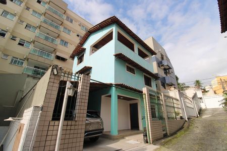 Fachada de casa de condomínio para alugar com 3 quartos, 192m² em Pechincha, Rio de Janeiro
