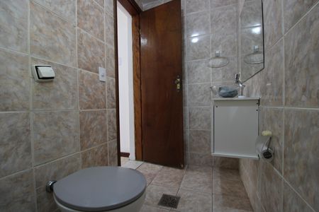 Casa de condomínio para alugar com 192m², 3 quartos e 2 vagasBanheiro social