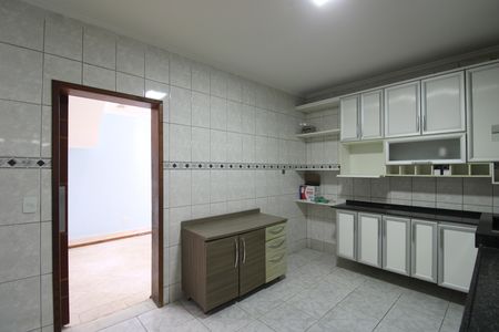 Casa de condomínio para alugar com 192m², 3 quartos e 2 vagasCozinha