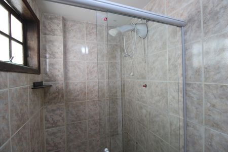 Casa de condomínio para alugar com 192m², 3 quartos e 2 vagasBanheiro social