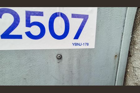 Casa à venda com 100m², 3 quartos e sem vaga Casa à venda com 100m², 3 quartos e sem vagaAdesivo Grande
