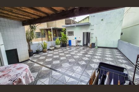 Casa à venda com 100m², 3 quartos e sem vaga Casa à venda com 100m², 3 quartos e sem vagaTerraço