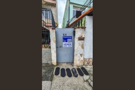 Casa à venda com 100m², 3 quartos e sem vaga Casa à venda com 100m², 3 quartos e sem vagaFrente da casa
