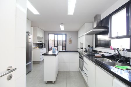 Cozinha de apartamento à venda com 4 quartos, 233m² em Vila Andrade, São Paulo