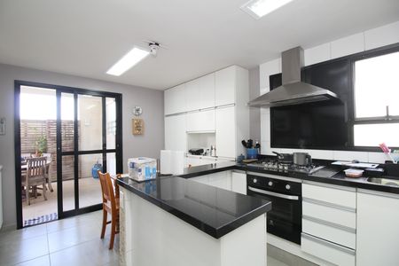 Cozinha de apartamento à venda com 4 quartos, 233m² em Vila Andrade, São Paulo
