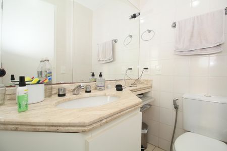 Banheiro Suíte 2 de apartamento à venda com 4 quartos, 233m² em Vila Andrade, São Paulo