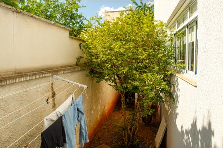 Casa de condomínio à venda com 498m², 6 quartos e 4 vagas Casa de condomínio à venda com 498m², 6 quartos e 4 vagasQuintal