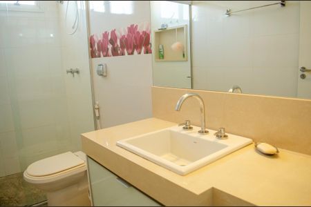 Casa de condomínio à venda com 498m², 6 quartos e 4 vagas Casa de condomínio à venda com 498m², 6 quartos e 4 vagasBanheiro da Suíte 2