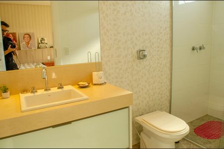 Casa de condomínio à venda com 498m², 6 quartos e 4 vagas Casa de condomínio à venda com 498m², 6 quartos e 4 vagasBanheiro da Suíte 3