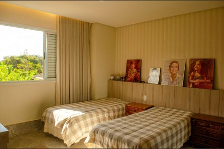 Casa de condomínio à venda com 498m², 6 quartos e 4 vagas Casa de condomínio à venda com 498m², 6 quartos e 4 vagasSuíte 3