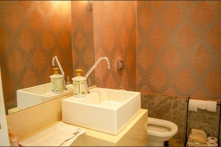 Casa de condomínio à venda com 498m², 6 quartos e 4 vagas Casa de condomínio à venda com 498m², 6 quartos e 4 vagasLavabo
