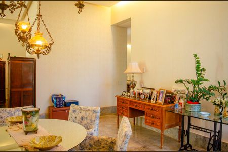 Casa de condomínio à venda com 498m², 6 quartos e 4 vagas Casa de condomínio à venda com 498m², 6 quartos e 4 vagasHall