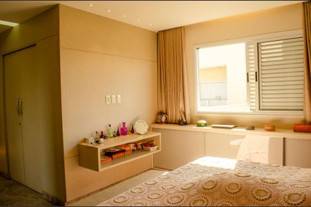Casa de condomínio à venda com 498m², 6 quartos e 4 vagas Casa de condomínio à venda com 498m², 6 quartos e 4 vagasSuíte 4