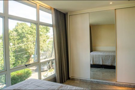 Casa de condomínio à venda com 498m², 6 quartos e 4 vagas Casa de condomínio à venda com 498m², 6 quartos e 4 vagasSuíte 2