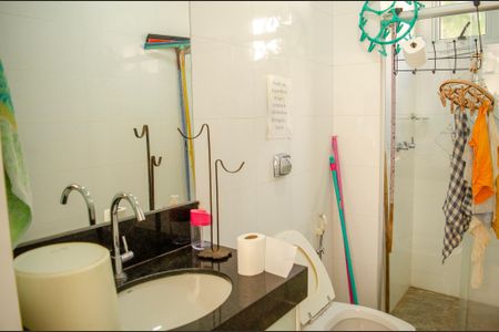 Casa de condomínio à venda com 498m², 6 quartos e 4 vagas Casa de condomínio à venda com 498m², 6 quartos e 4 vagasBanheiro de serviço