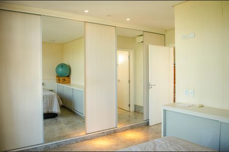Casa de condomínio à venda com 498m², 6 quartos e 4 vagas Casa de condomínio à venda com 498m², 6 quartos e 4 vagasSuíte 2