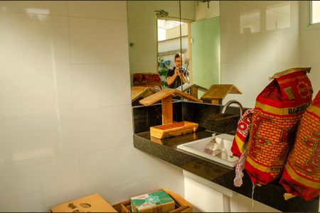 Casa de condomínio à venda com 498m², 6 quartos e 4 vagas Casa de condomínio à venda com 498m², 6 quartos e 4 vagasBanheiro externo