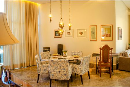 Casa de condomínio à venda com 498m², 6 quartos e 4 vagas Casa de condomínio à venda com 498m², 6 quartos e 4 vagasHall