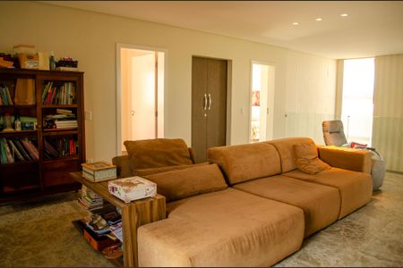 Casa de condomínio à venda com 498m², 6 quartos e 4 vagas Casa de condomínio à venda com 498m², 6 quartos e 4 vagasLiving