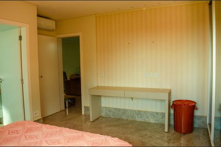 Casa de condomínio à venda com 498m², 6 quartos e 4 vagas Casa de condomínio à venda com 498m², 6 quartos e 4 vagasSuíte 5