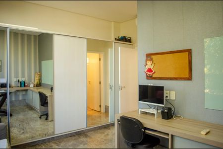 Casa de condomínio à venda com 498m², 6 quartos e 4 vagas Casa de condomínio à venda com 498m², 6 quartos e 4 vagasSuíte 1