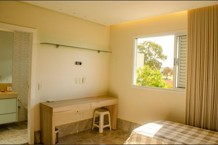 Casa de condomínio à venda com 498m², 6 quartos e 4 vagas Casa de condomínio à venda com 498m², 6 quartos e 4 vagasSuíte 3
