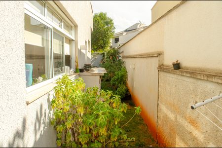 Casa de condomínio à venda com 498m², 6 quartos e 4 vagas Casa de condomínio à venda com 498m², 6 quartos e 4 vagasQuintal