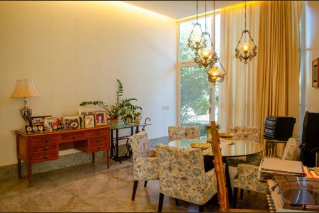 Casa de condomínio à venda com 498m², 6 quartos e 4 vagas Casa de condomínio à venda com 498m², 6 quartos e 4 vagasHall
