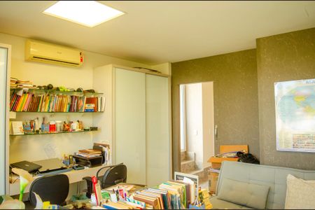 Casa de condomínio à venda com 498m², 6 quartos e 4 vagas Casa de condomínio à venda com 498m², 6 quartos e 4 vagasQuarto