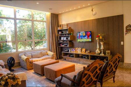 Sala de TV de casa de condomínio à venda com 6 quartos, 498m² em Portal do Sol 2, Goiânia