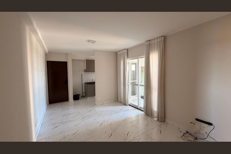 Apartamento para alugar com 74m², 3 quartos e 1 vagaSala