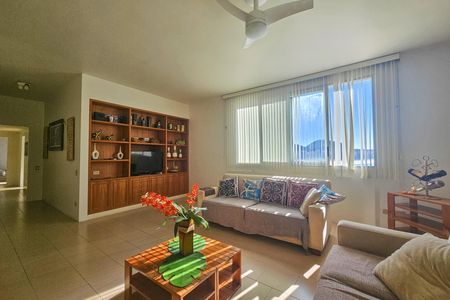 Apartamento para alugar com 260m², 3 quartos e 2 vagas