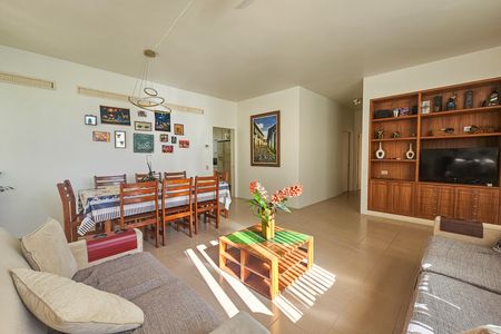 Apartamento para alugar com 260m², 3 quartos e 2 vagas