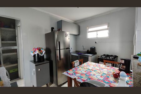 Cozinha de apartamento para alugar com 2 quartos, 48m² em Guaianases, São Paulo