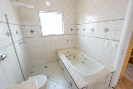 Casa de condomínio para alugar com 200m², 3 quartos e 2 vagas Casa de condomínio para alugar com 200m², 3 quartos e 2 vagasBanheiro da Suíte
