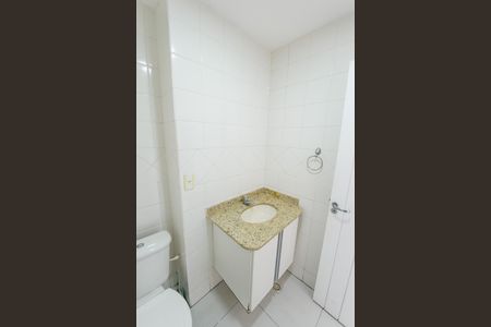Casa de condomínio para alugar com 200m², 3 quartos e 2 vagas Casa de condomínio para alugar com 200m², 3 quartos e 2 vagasBanheiro de serviço