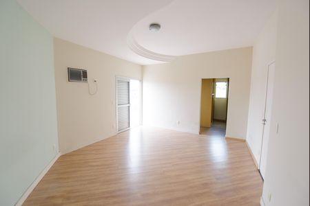 Casa de condomínio para alugar com 200m², 3 quartos e 2 vagas Casa de condomínio para alugar com 200m², 3 quartos e 2 vagasSuíte