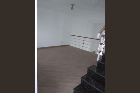 Piso superior de casa de condomínio para alugar com 3 quartos, 200m² em Jardim dos Estados, Taubaté