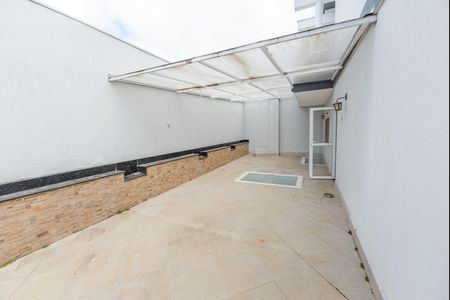Casa de condomínio para alugar com 200m², 3 quartos e 2 vagas Casa de condomínio para alugar com 200m², 3 quartos e 2 vagasVaranda da Sala de TV