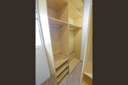 Casa de condomínio para alugar com 200m², 3 quartos e 2 vagas Casa de condomínio para alugar com 200m², 3 quartos e 2 vagasCloset da suíte