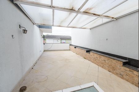 Casa de condomínio para alugar com 200m², 3 quartos e 2 vagas Casa de condomínio para alugar com 200m², 3 quartos e 2 vagasVaranda da Sala de TV