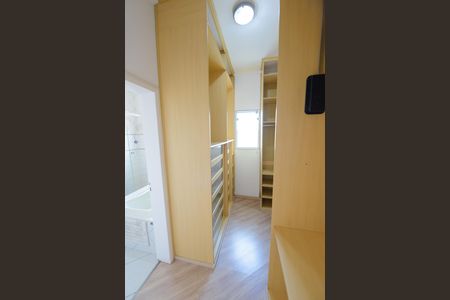 Closet da suíte de casa de condomínio para alugar com 3 quartos, 200m² em Jardim dos Estados, Taubaté